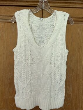 Splendid White V-Neck Cable Cotton/Acrylic Sweater Vest or Top